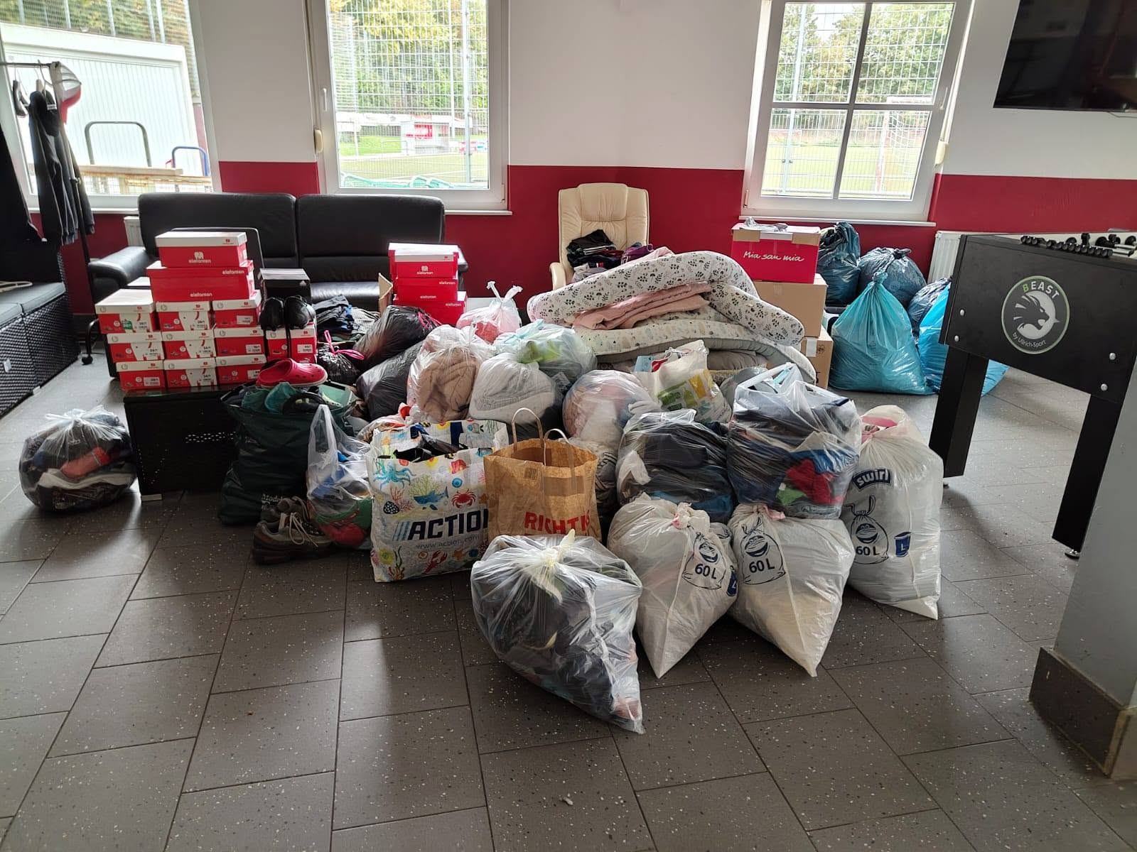 Dons de vêtements et de chaussures réunis pour la collecte solidaire à Warden.